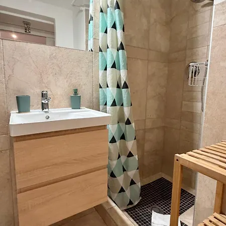 Le St Roch 2 * Ментона